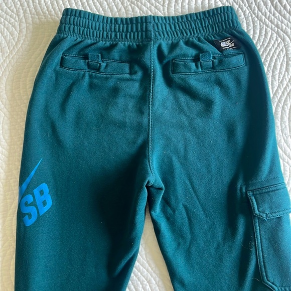 Nike joggers - Picture 3 of 3